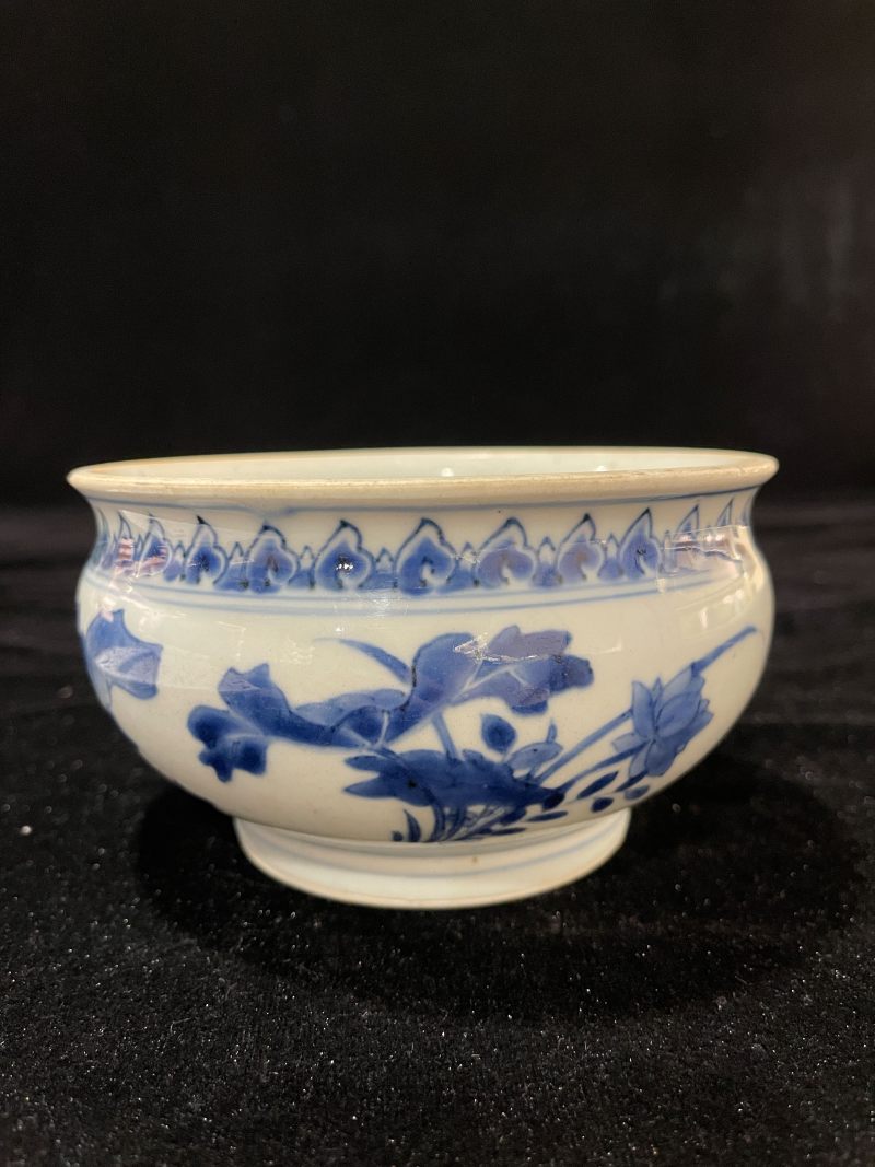 明崇祯 青花洞石花卉纹炉 - 图3