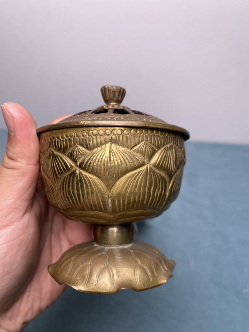 清  铜錾刻唐草纹莲式行炉 - 图17