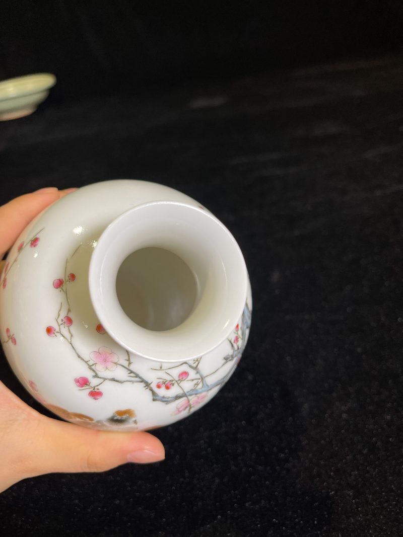 民国 粉彩梅雀图撇口瓶 - 图4