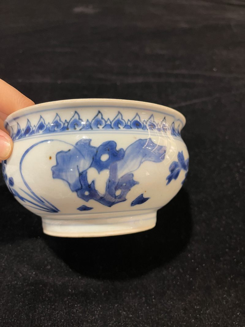明崇祯 青花洞石花卉纹炉 - 图4