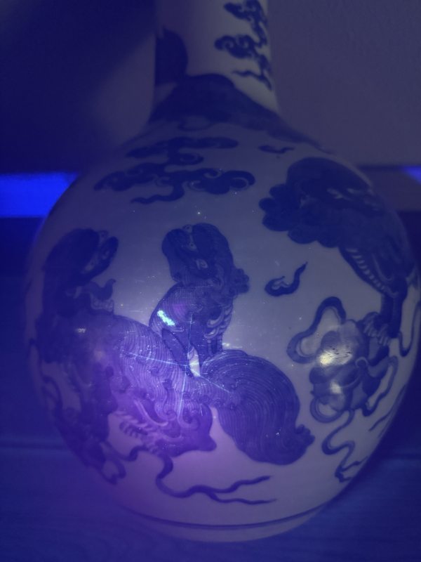 清晚期 青花狮子戏球纹天球瓶 - 图7
