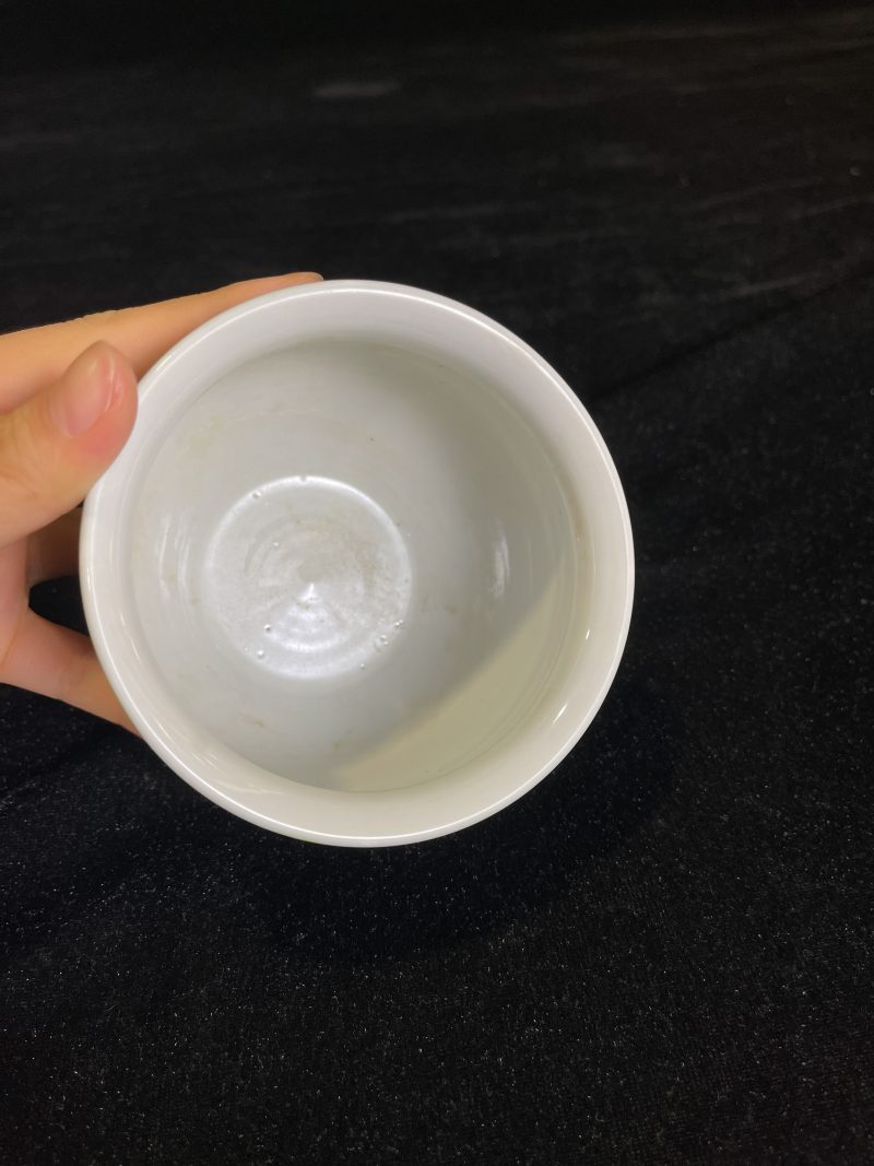 清乾隆 绿地轧道粉彩花卉纹小卷缸 - 图4