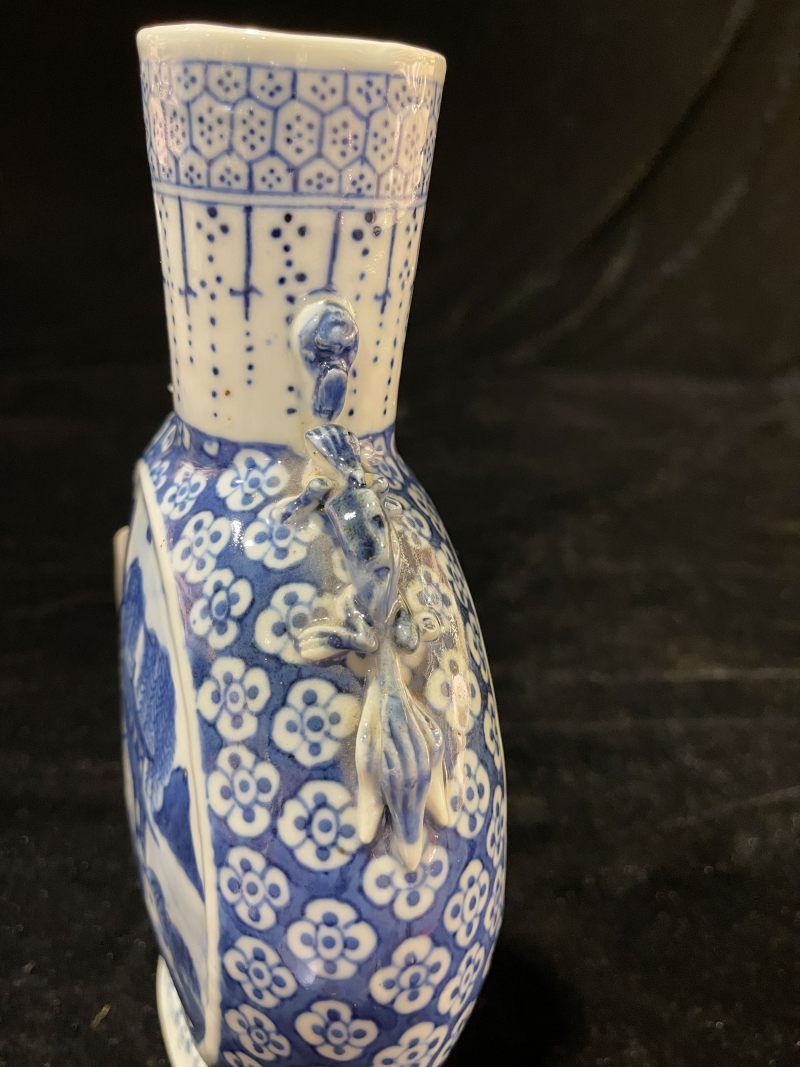 清中期 青花山水人物纹抱月瓶 - 图4