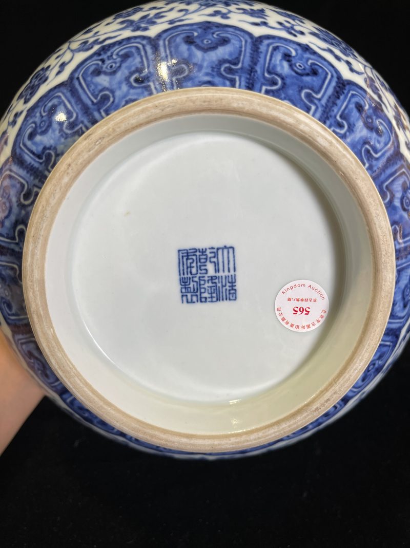 清乾隆 青花缠枝莲纹赏瓶 - 图9