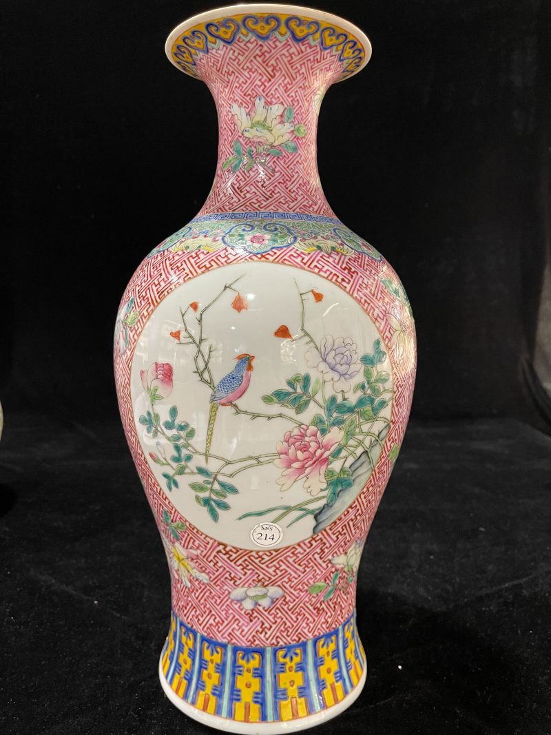清乾隆 粉彩开窗花鸟观音瓶 - 图4
