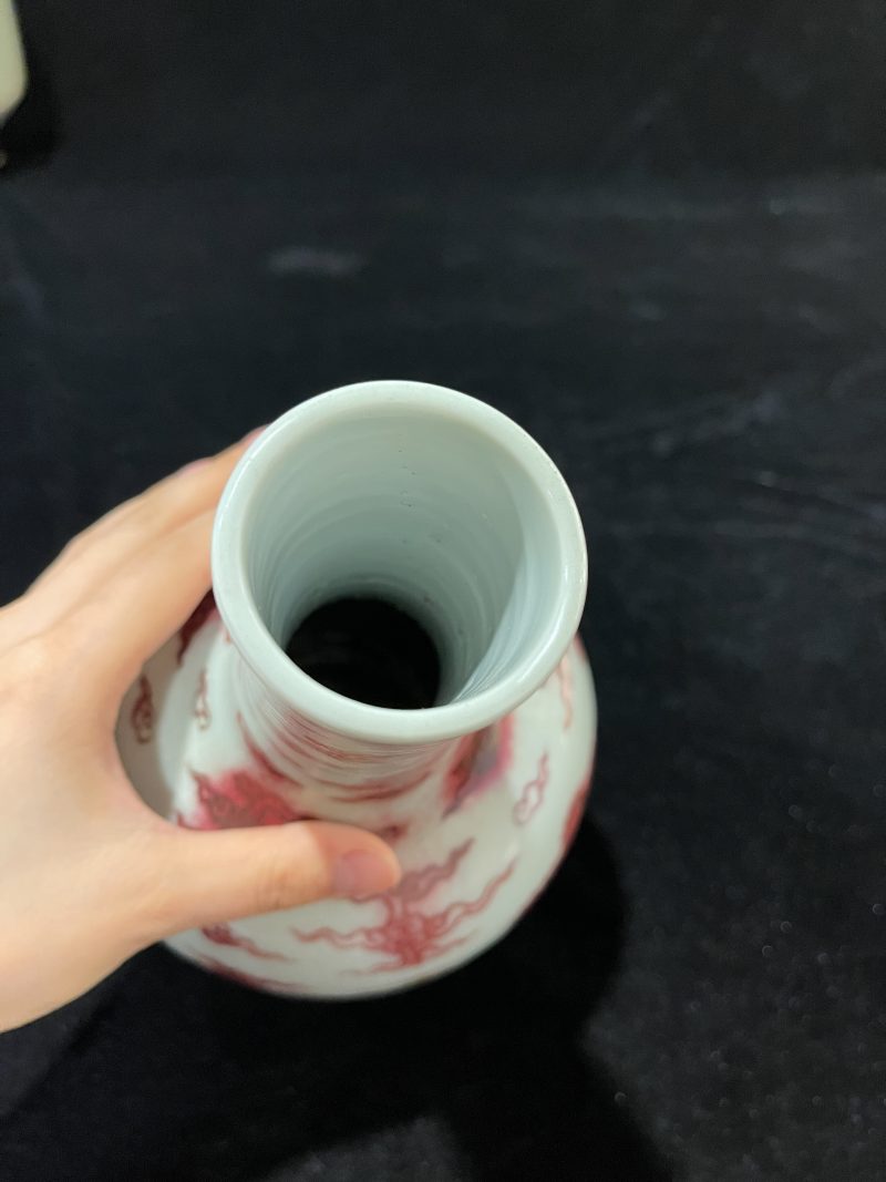 清乾隆 釉里红凤纹天球瓶 - 图5