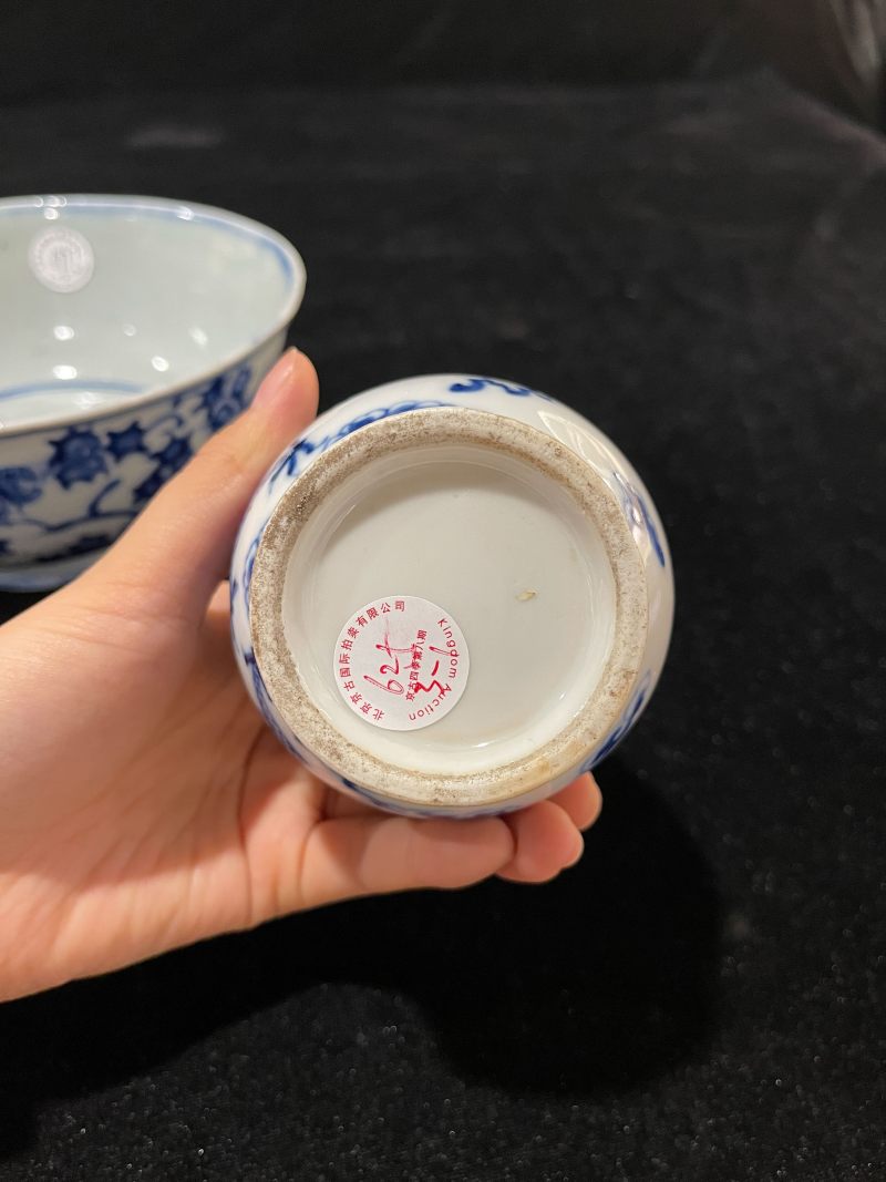 清 青花山水纹香炉、花卉纹碗、龙凤纹小瓶一组3件 - 图5