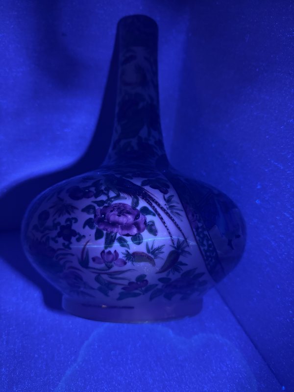 清乾隆 广彩人物纹荸荠瓶一对 - 图15