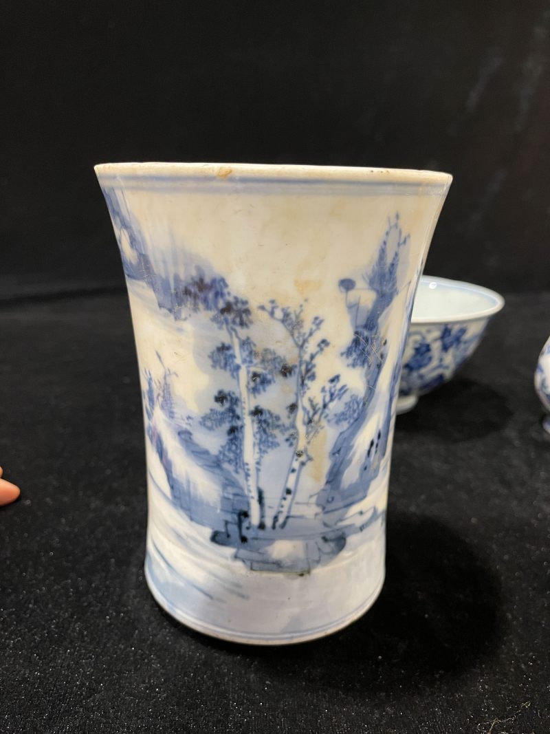 清 青花山水纹香炉、花卉纹碗、龙凤纹小瓶一组3件 - 图8