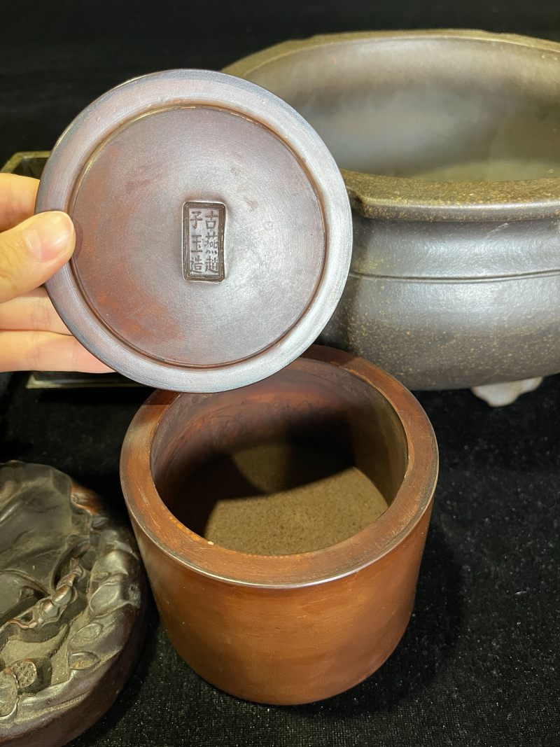 紫砂炉、木造像、铜炉板凳佛、荷叶型砚台一组7件 - 图6