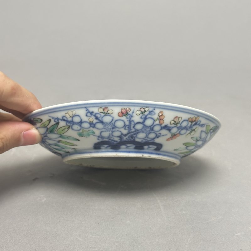 清乾隆 青花粉彩玲珑瓷盘 - 图3