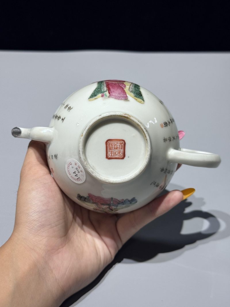    清道光-雍正 无双谱梨形壶 广彩奶壶一组两件 - 图3