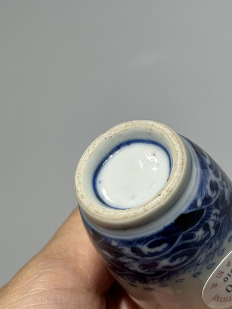    清道光 青花釉里红‘英雄独立’鼻烟壶 - 图8
