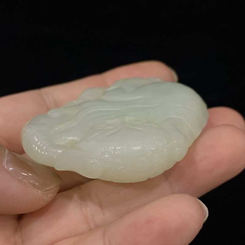 清 和田玉狮子戏球把件 - 图7