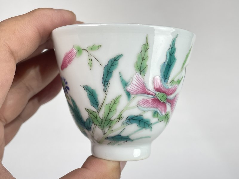 解放后 粉彩花蝶纹小杯 - 图3