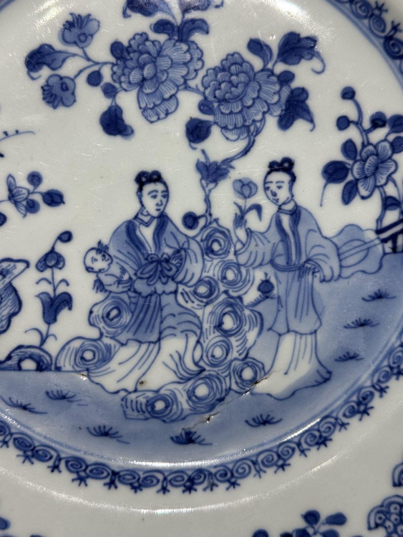    清康熙 青花人物纹盘 - 图9