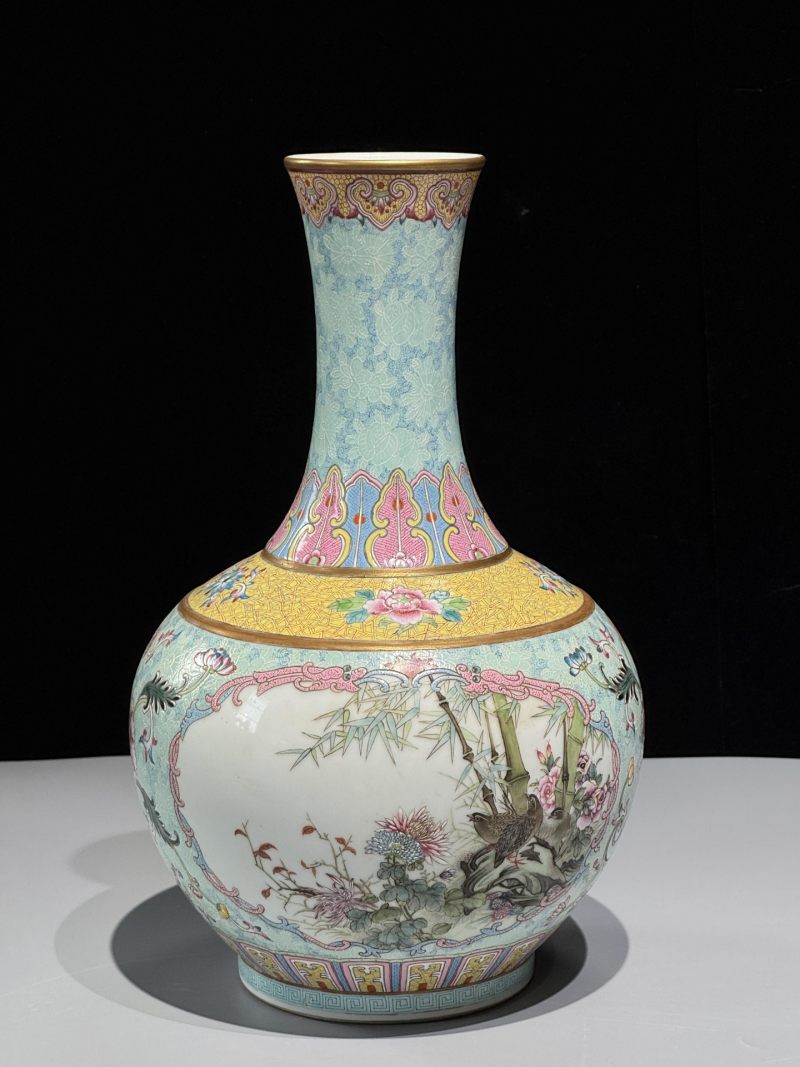    粉彩开窗花鸟纹赏瓶 - 图4
