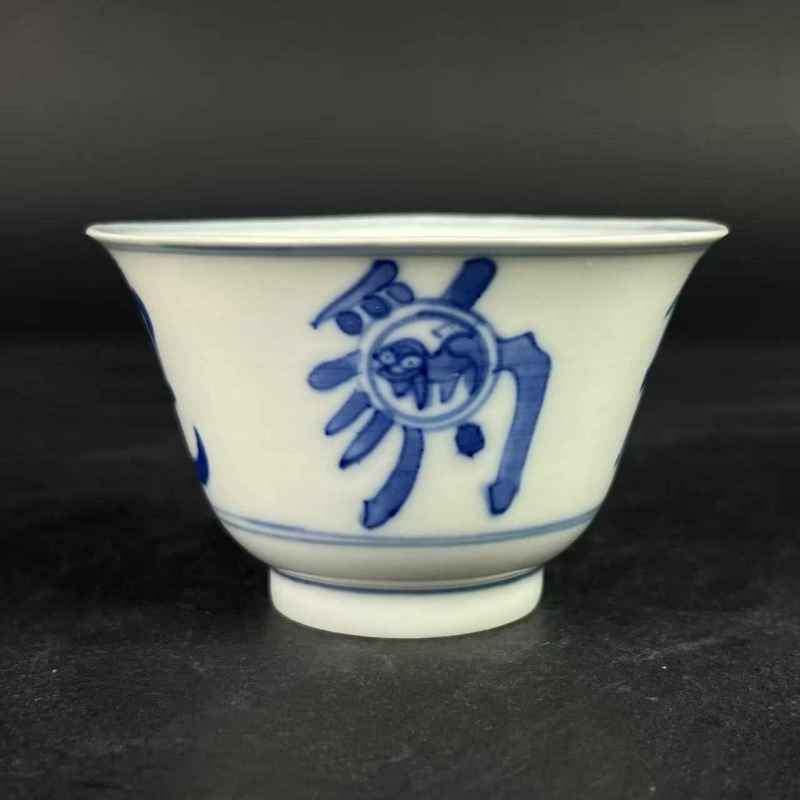 清早期 青花狮虎豹杯 - 图1