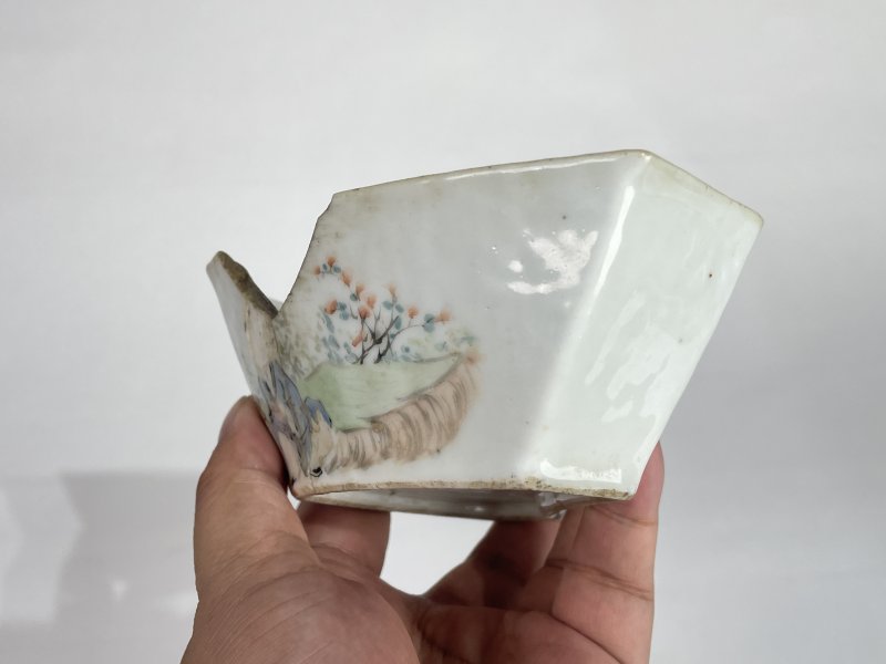 清 浅降彩人物诗文海棠型碗 - 图4