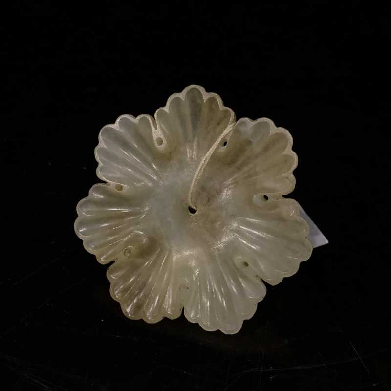 明 和田玉雕帽花