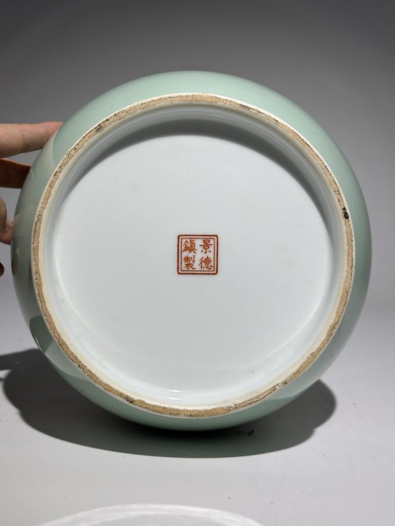    邓肖禹 邓学贤 青釉粉彩 “三公四爵”图筒瓶（带证书） - 图5