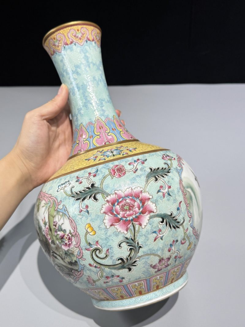   粉彩开窗花鸟纹赏瓶 - 图5