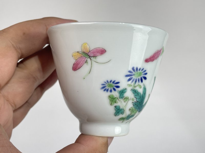解放后 粉彩花蝶纹小杯 - 图4