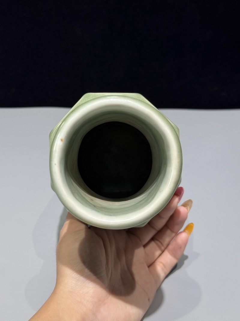    青釉刻花卉纹棒槌瓶 - 图6