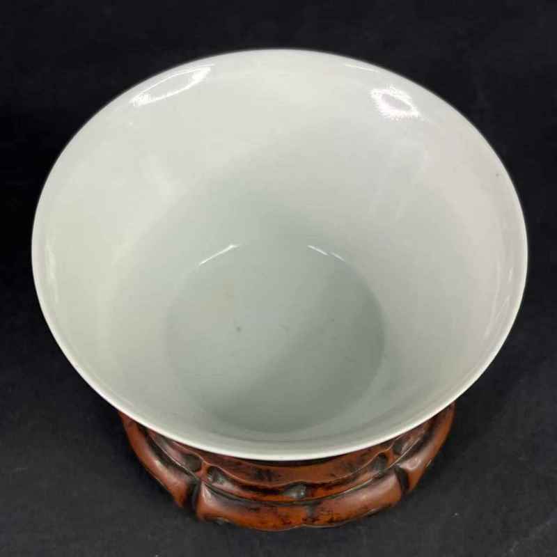 清乾隆 粉彩人物纹马蹄杯 - 图5