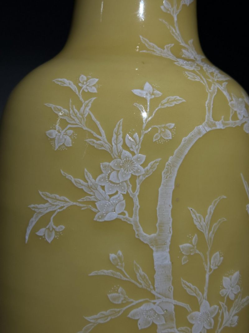   黄釉堆白花鸟纹花瓶 - 图10