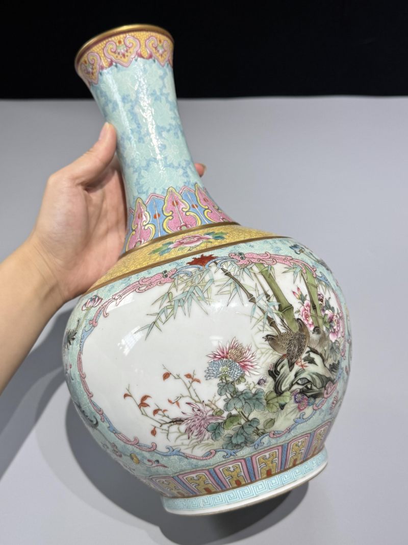    粉彩开窗花鸟纹赏瓶 - 图6