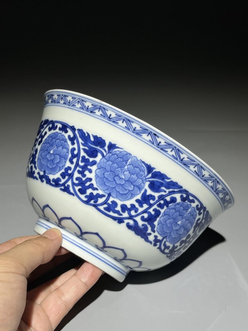    清嘉庆 青花缠枝花卉纹碗 - 图5