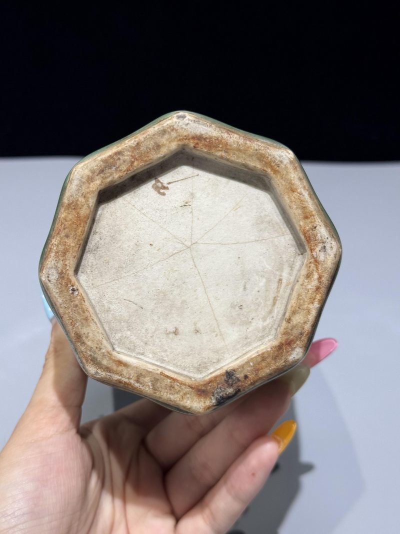    青釉刻花卉纹棒槌瓶 - 图7