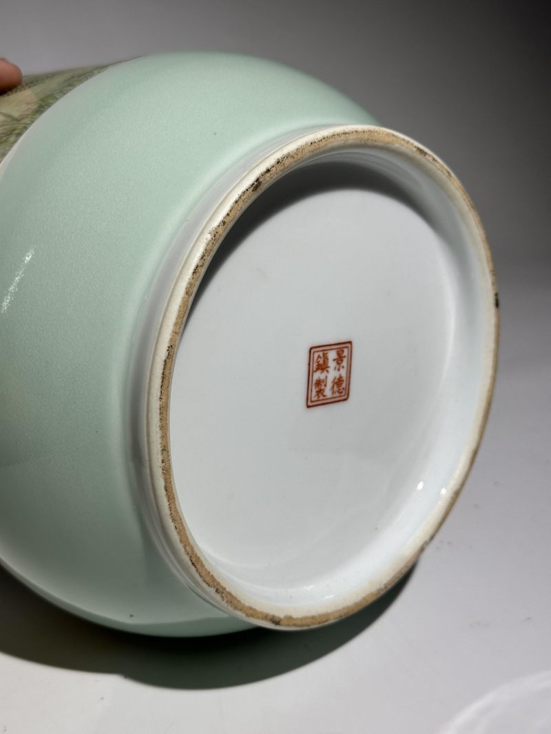    邓肖禹 邓学贤 青釉粉彩 “三公四爵”图筒瓶（带证书） - 图7