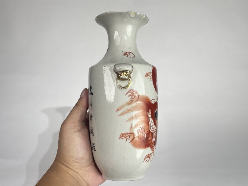 民国 矾红墨彩太师少师纹瓶 - 图5