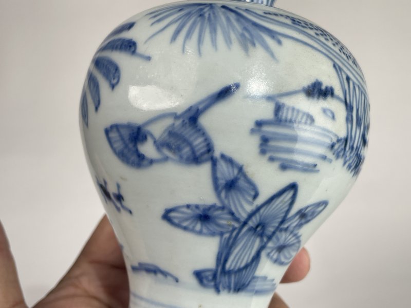 明万历 青花铁线描金梅瓶 - 图8