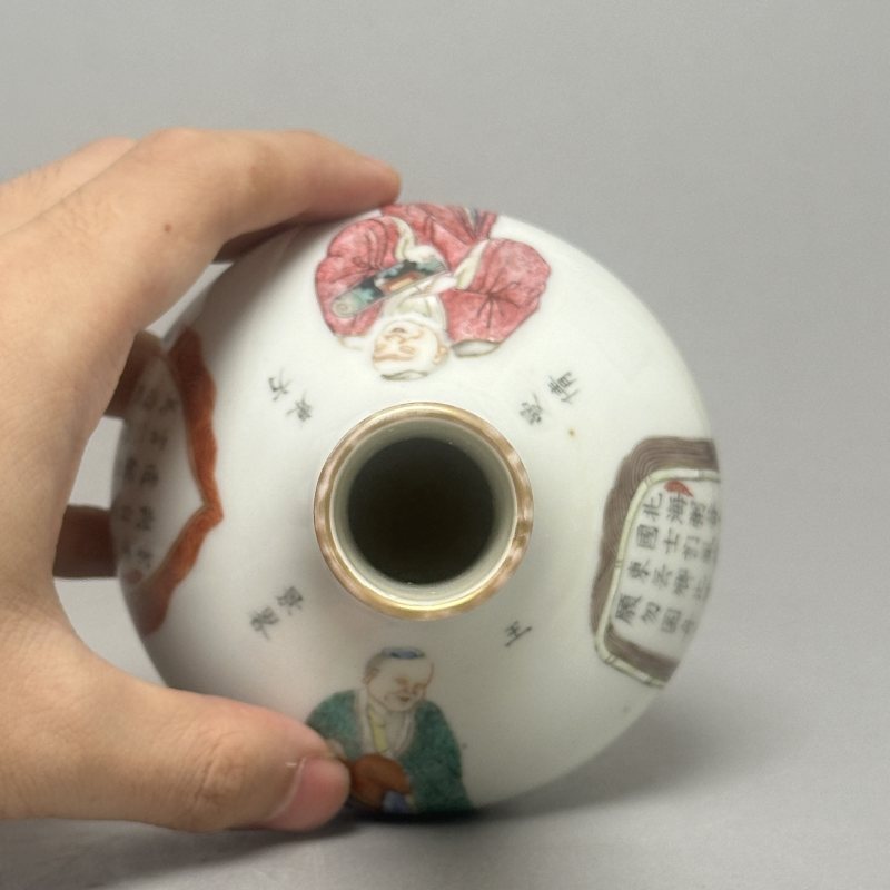 清中期 粉彩无双谱荸荠瓶 - 图3