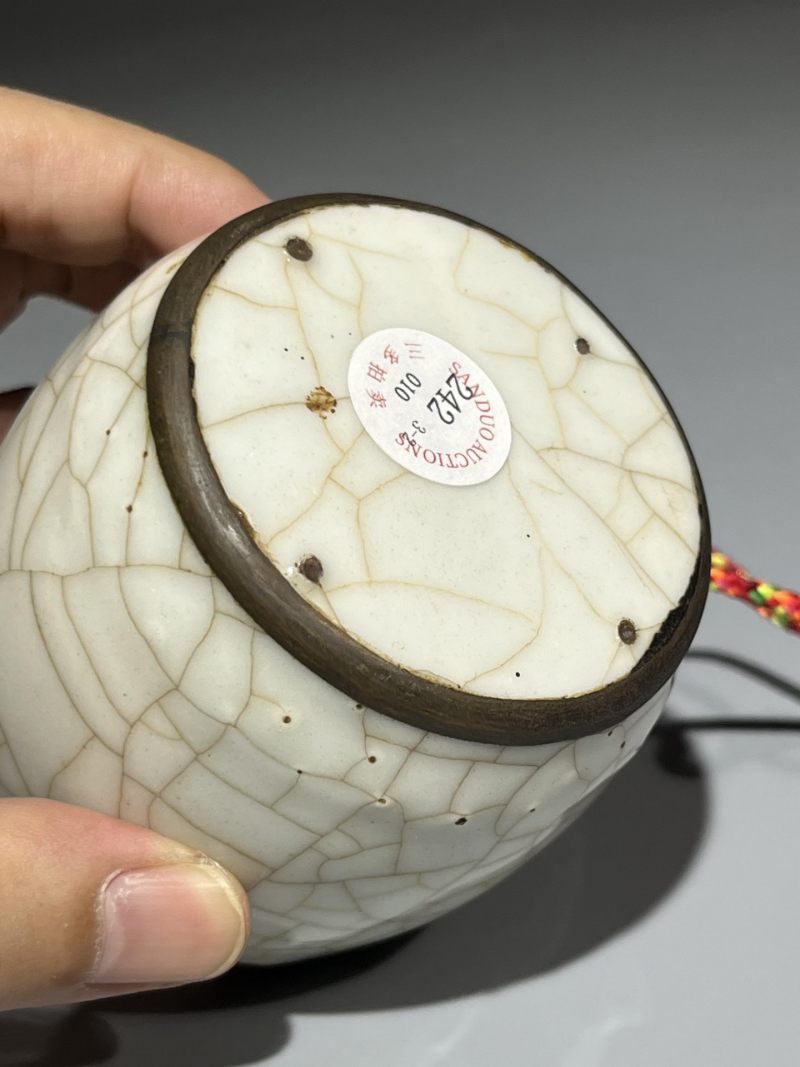    清中期 哥釉钟鼓型挂件 一组两件 - 图8