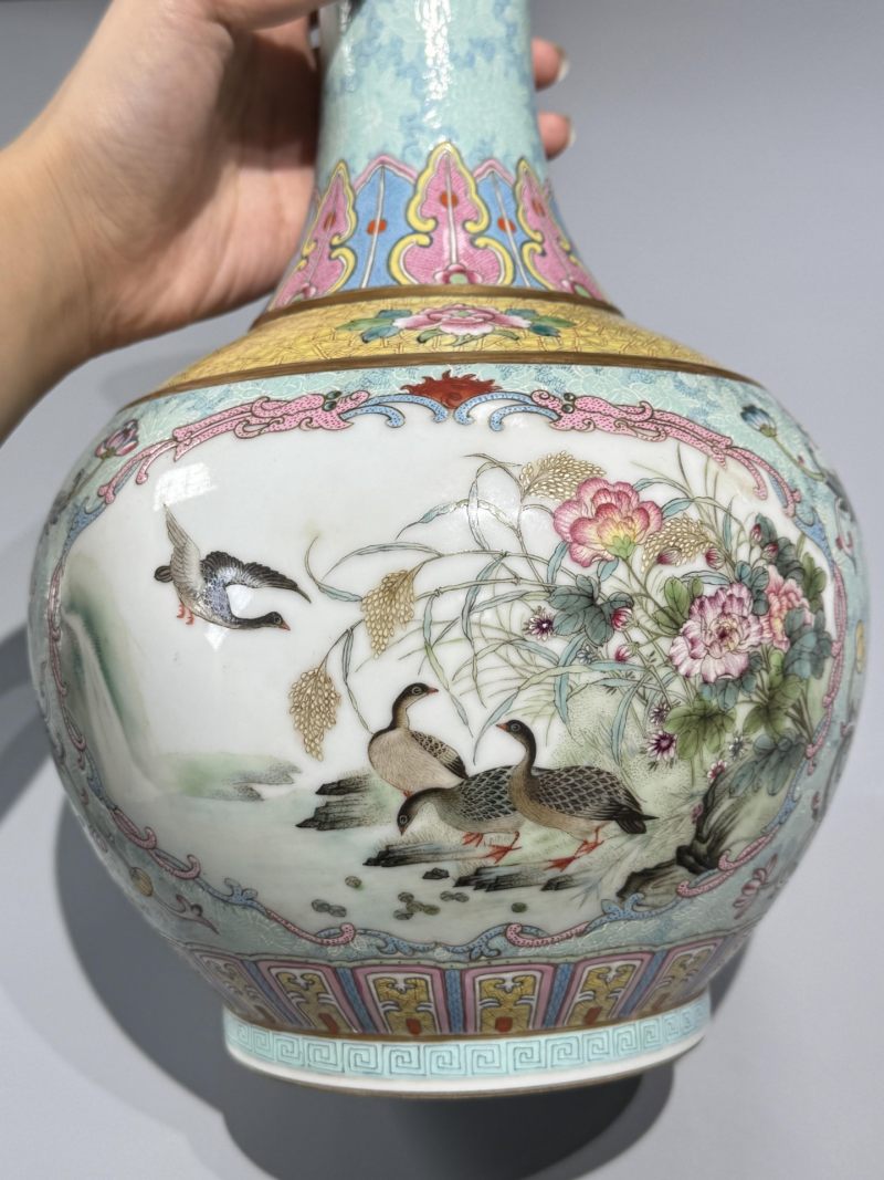    粉彩开窗花鸟纹赏瓶 - 图7