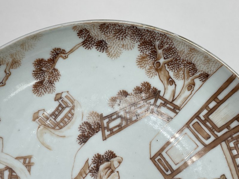 清嘉庆 矾红描金人物盘 - 图5