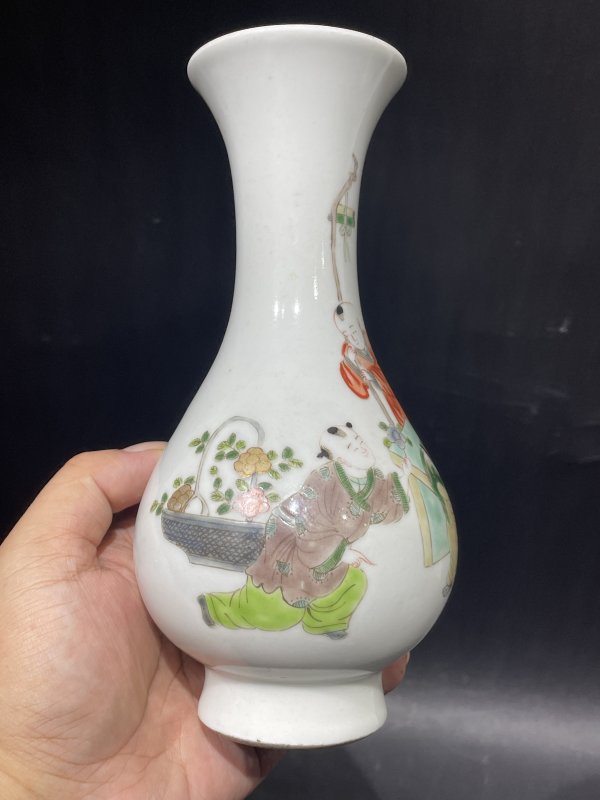 解放后 粉彩人物琵琶瓶 - 图4