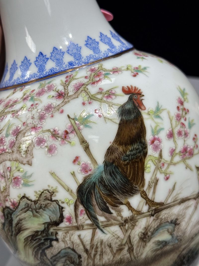    余翰青作品 粉彩雄鸡报春纹赏瓶 - 图9