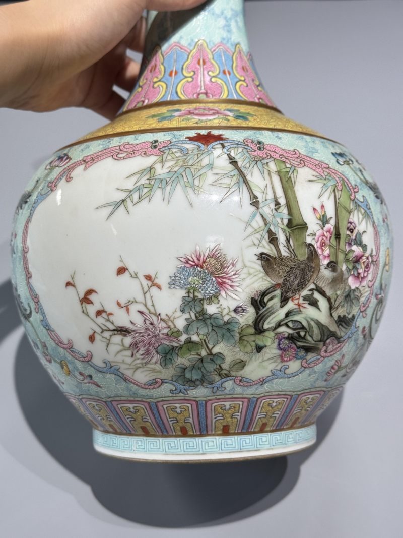   粉彩开窗花鸟纹赏瓶 - 图8