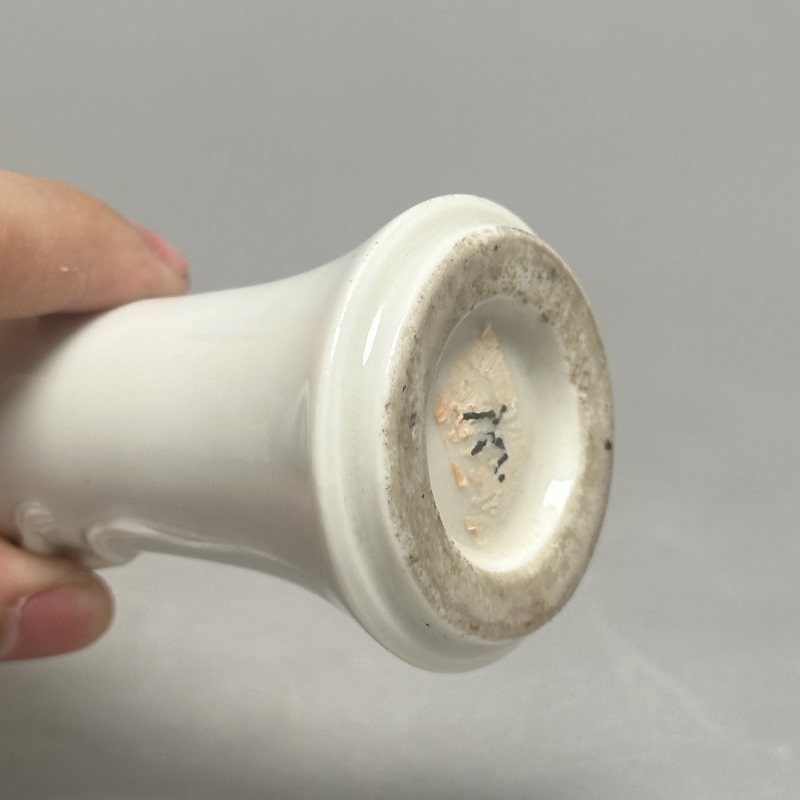 清中期 德化窑螭龙花觚 - 图5