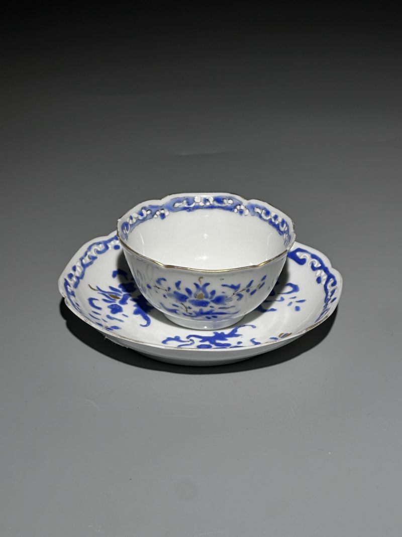    清乾隆 蓝料花卉纹杯碟一组两件 - 图3