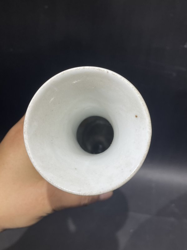 解放后 粉彩人物琵琶瓶 - 图5