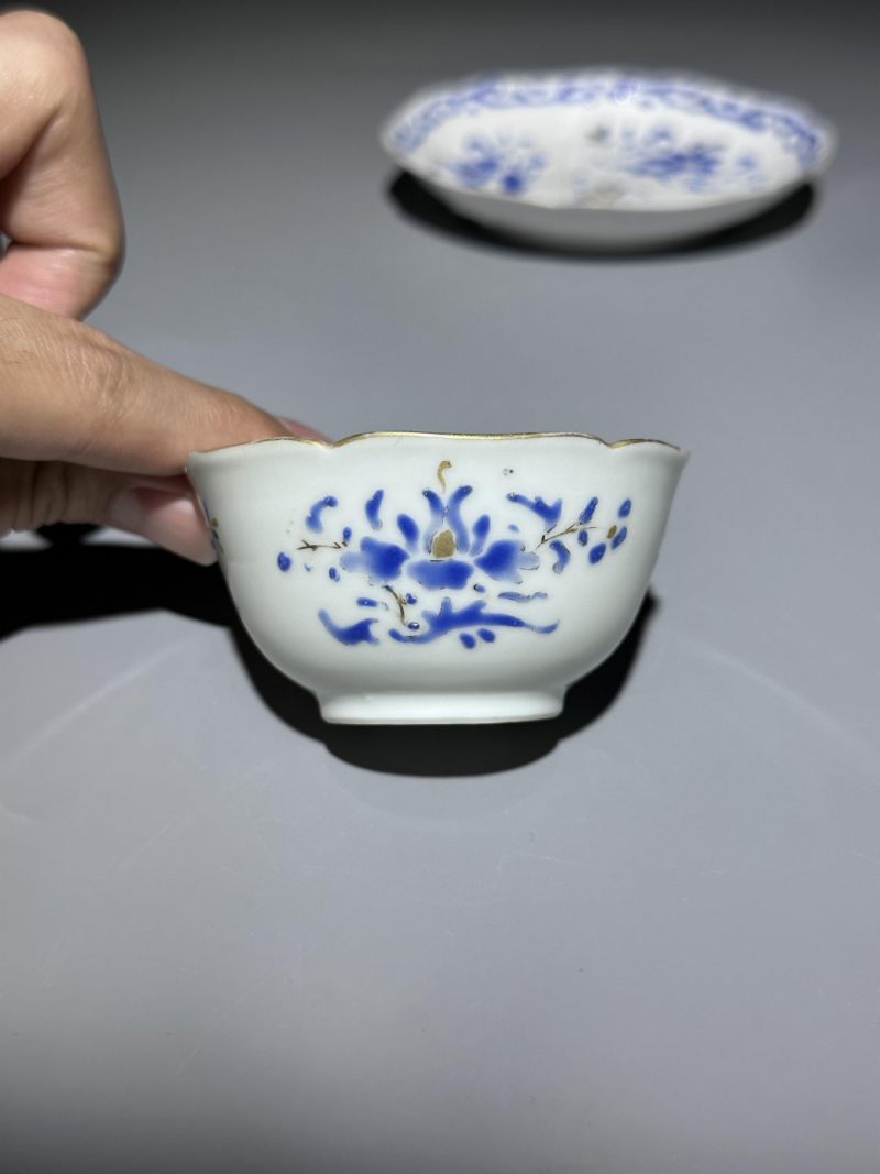    清乾隆 蓝料花卉纹杯碟一组两件 - 图4