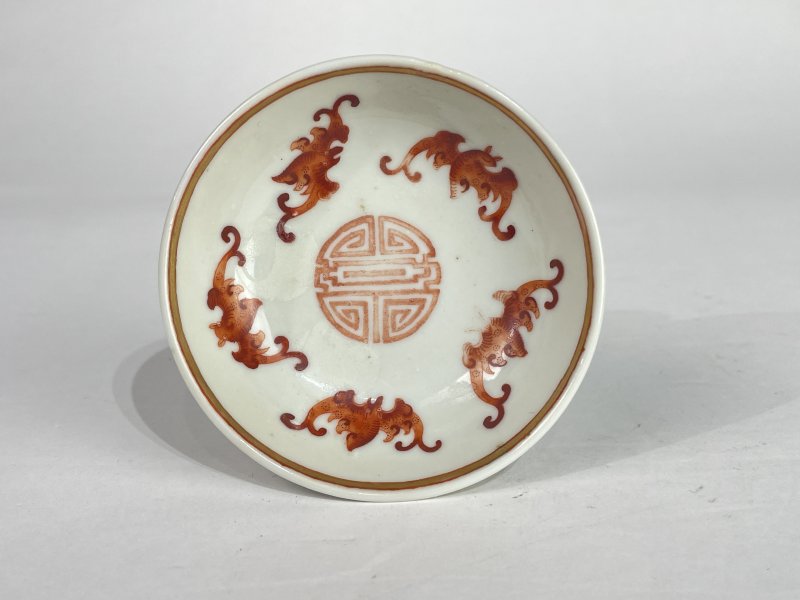 清同治 粉彩矾红福寿纹小盘 - 图1
