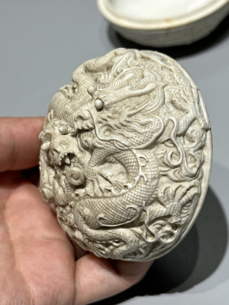    清晚期 素胎浮雕海水云龙纹印泥盒 - 图4