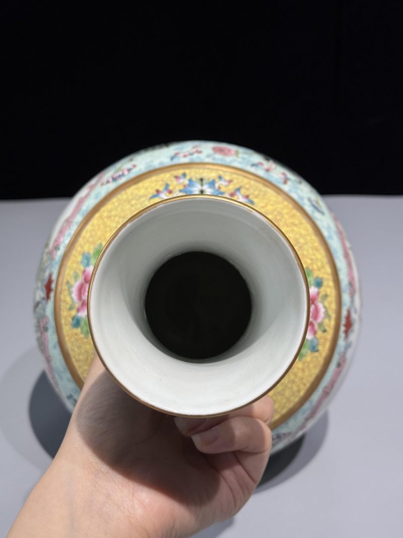    粉彩开窗花鸟纹赏瓶 - 图10